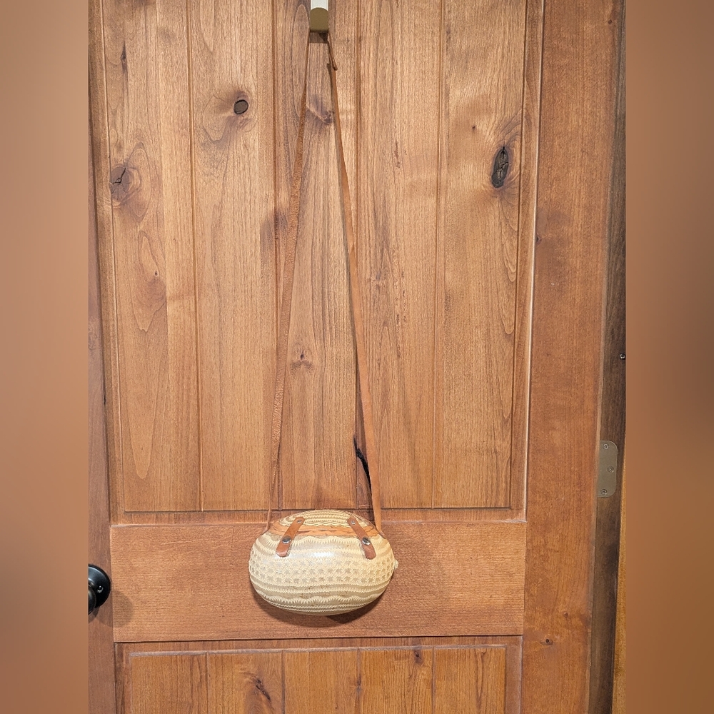 Coconut Shell Crossbody Bag‎